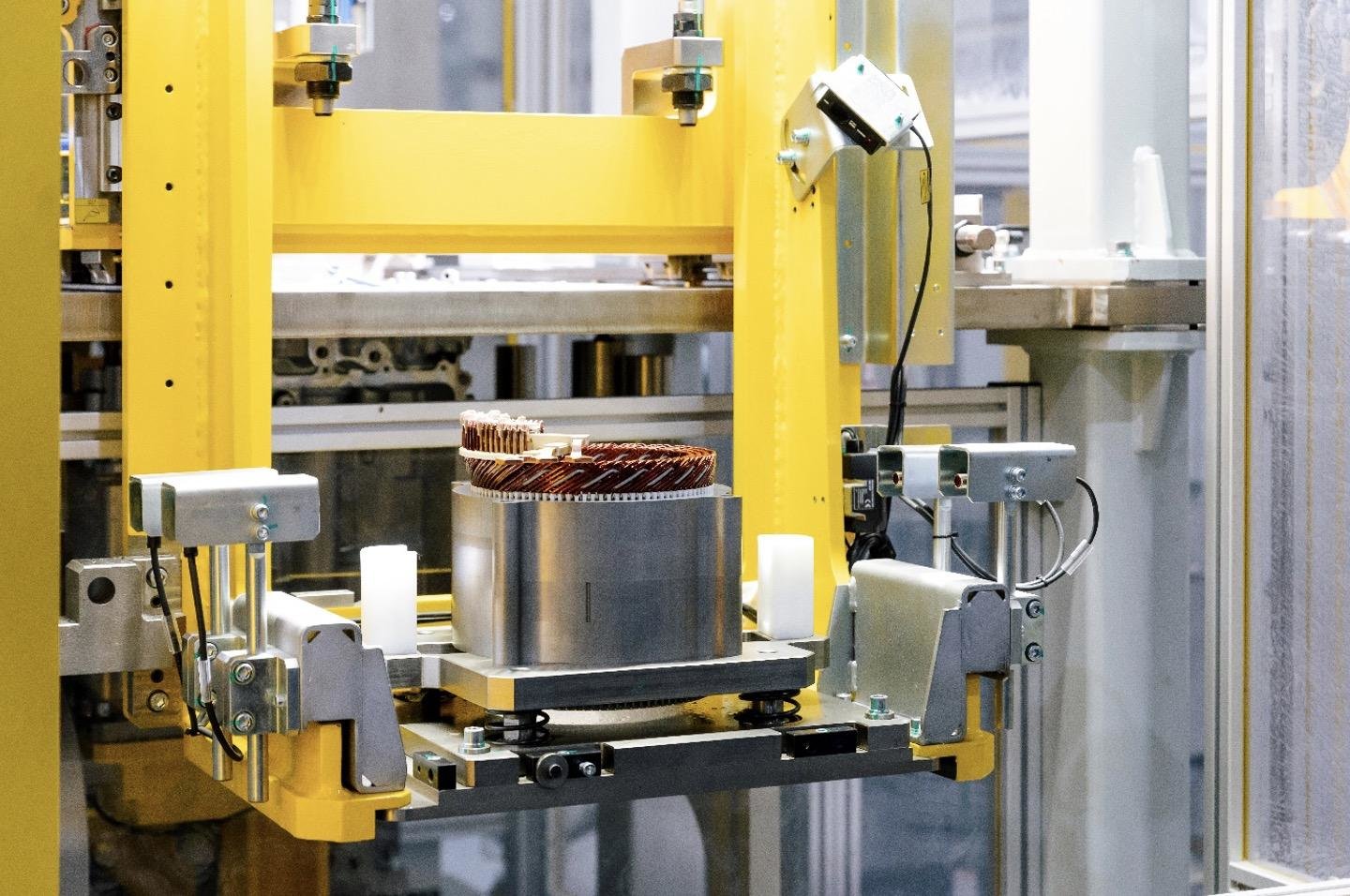 武漢奧特能超級工廠竣工投產 別克E5試裝車正式下線